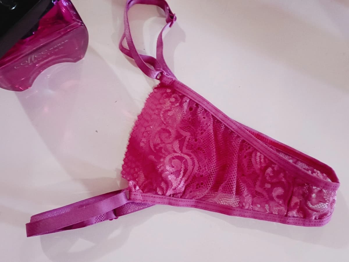 Calcinha de renda rosa